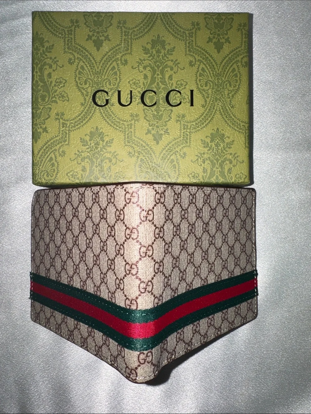 New! Gucci GG Supreme Web Bifold Wallet in beige and ebony canvas!🔥